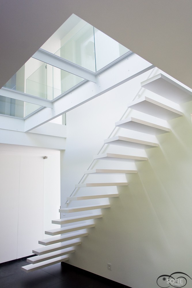 Genico Wallclimber white flat : un escalier flottant design | Genico