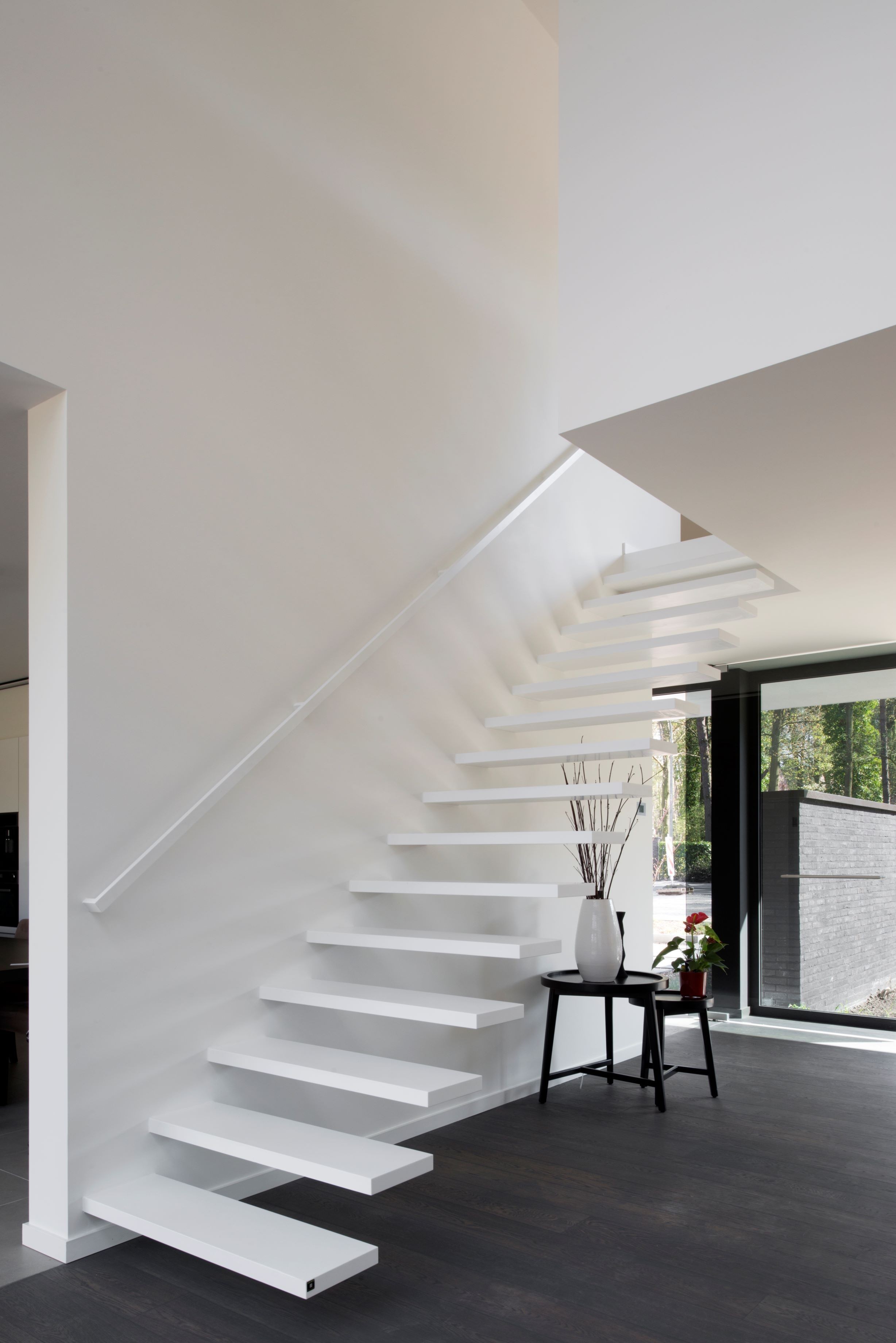 Genico Wallclimber white flat : un escalier flottant design | Genico